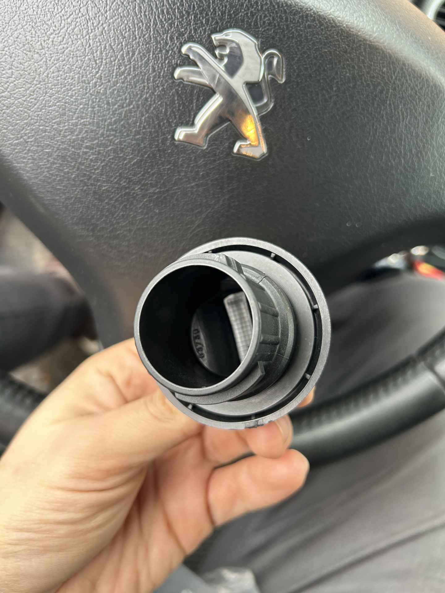 Крышка маслозаливной горловины — Peugeot 408, 1,6 л, 2013 года ...