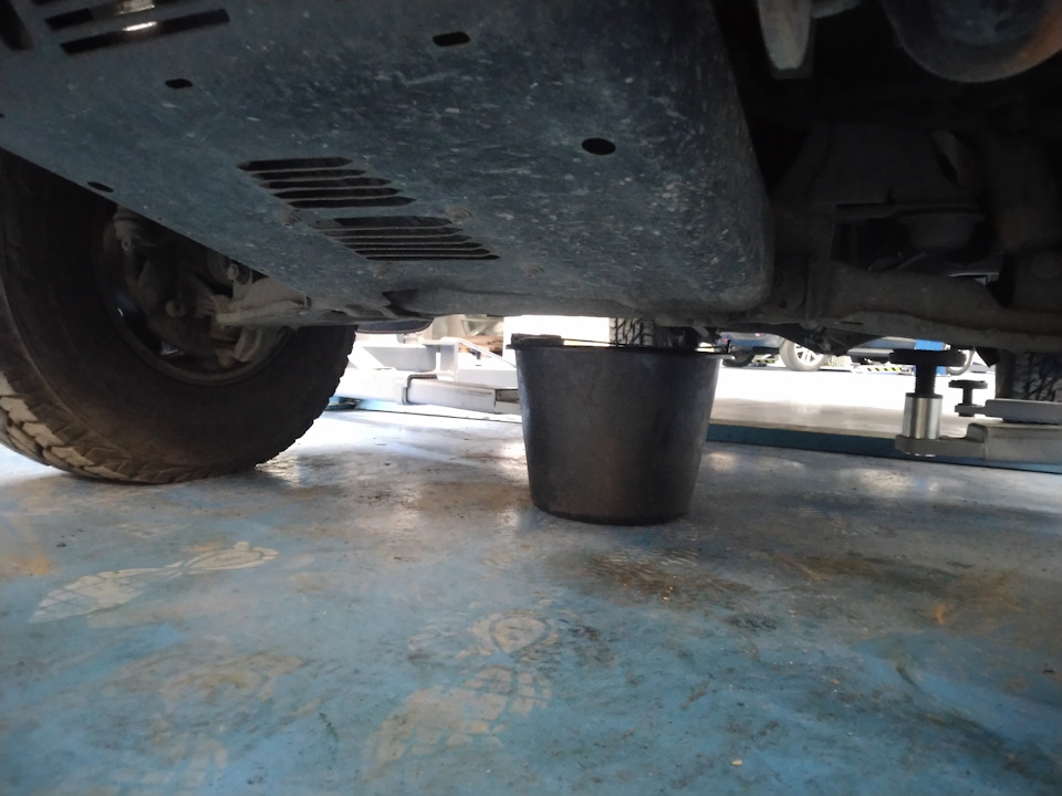 заодно поменял масло… — Toyota Hilux Surf (2G)