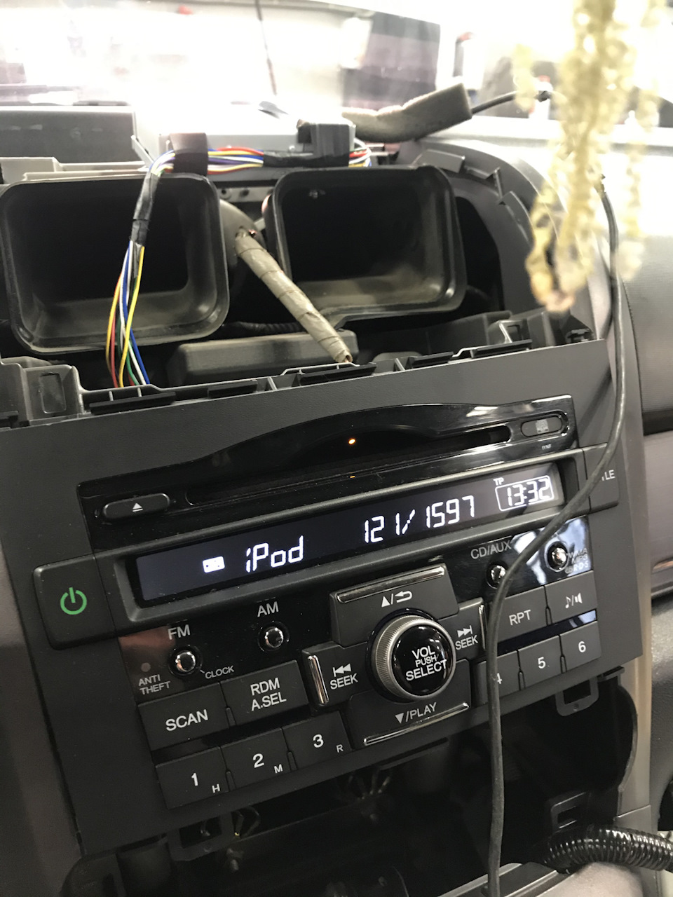 USB здесь… — Honda CR-V (RE), 2 л, 2008 года | автозвук | DRIVE2