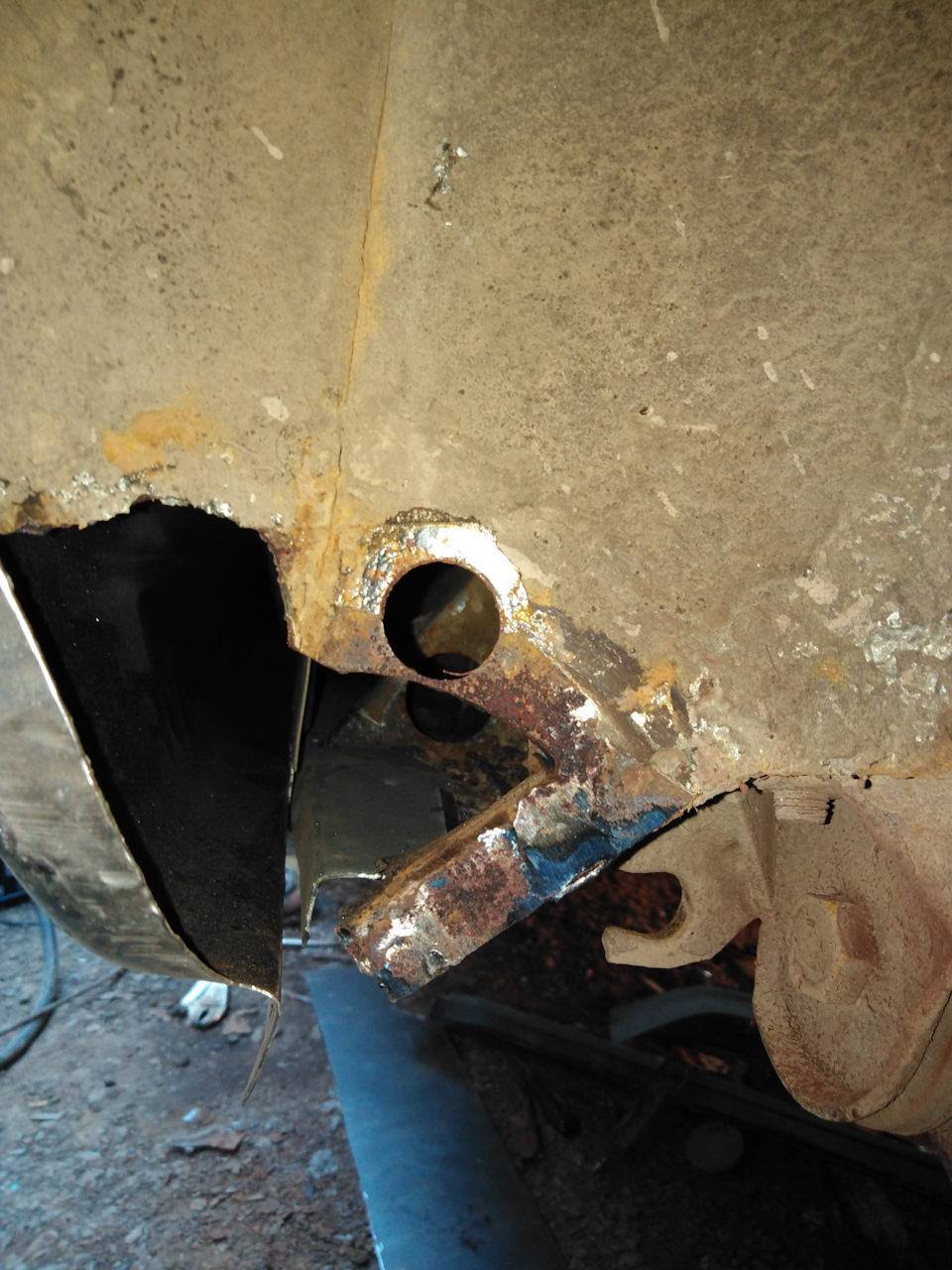 замена порогов ваз 2115, колымчик подогнали) — Lada 21124, 1,5 л, 2004 ...