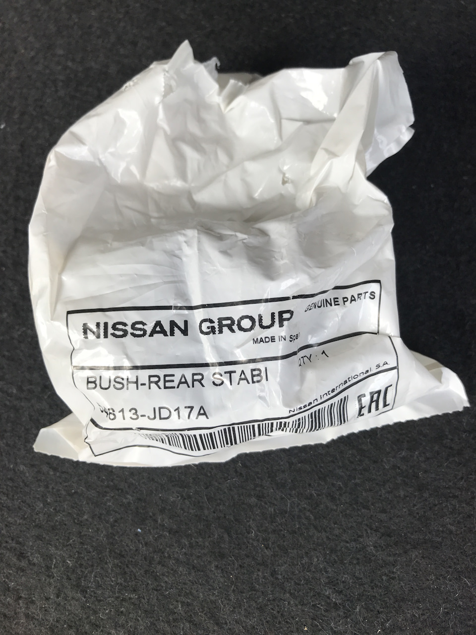 Замена правого тросика ручного тормоза, задних колодок и задних втулок ...