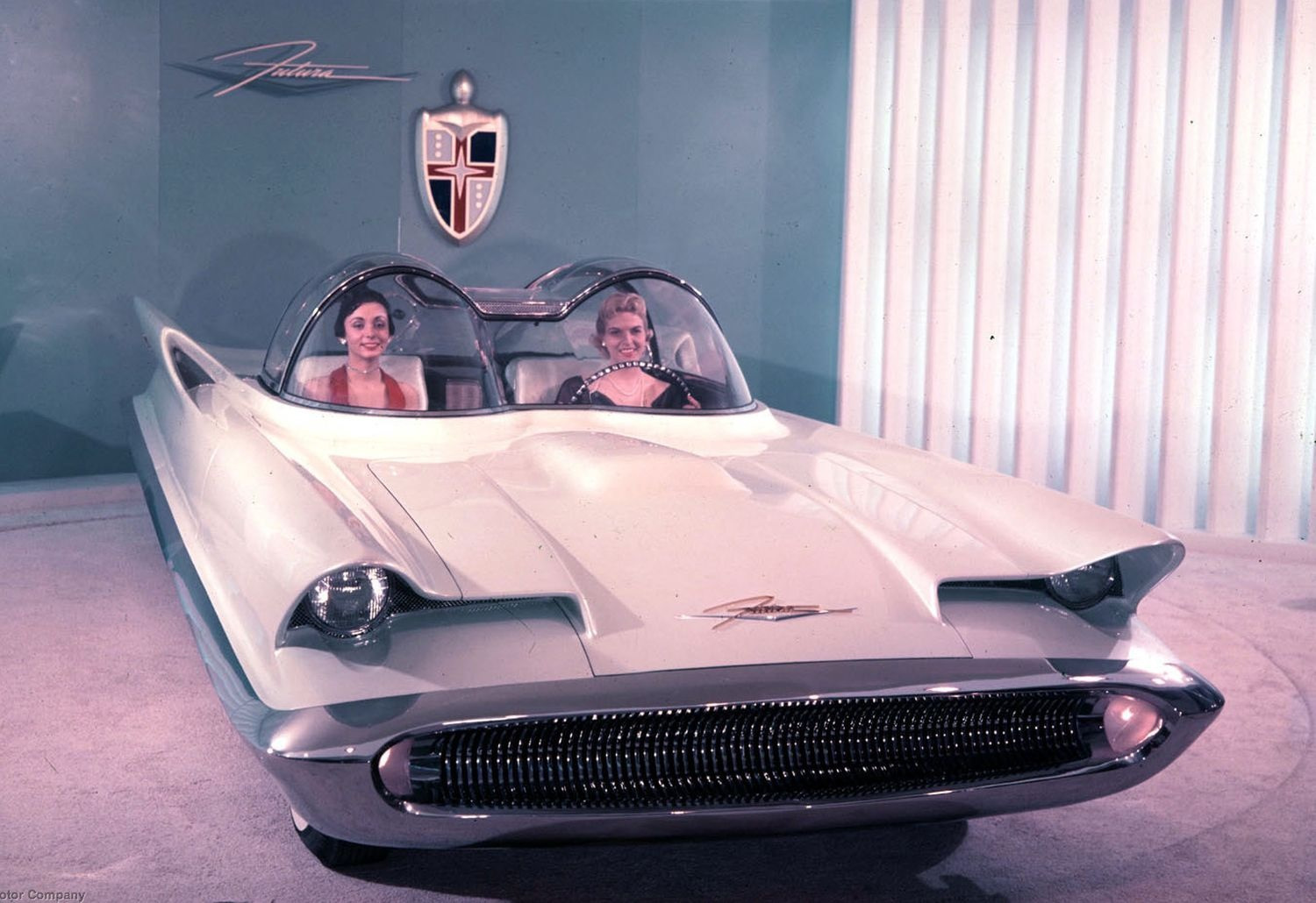 Американские прототипы. Ford Lincoln Futura 1955. Lincoln Futura Concept car '1955. Линкольн 1955. Lincoln Futura Бэтмобиль.