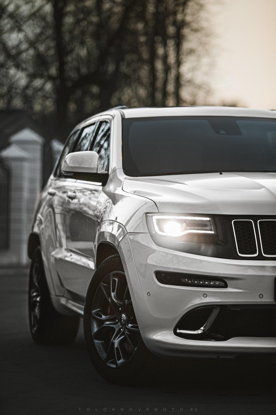 Jeep Grand Cherokee srt8 Р±РµР»С‹Р№