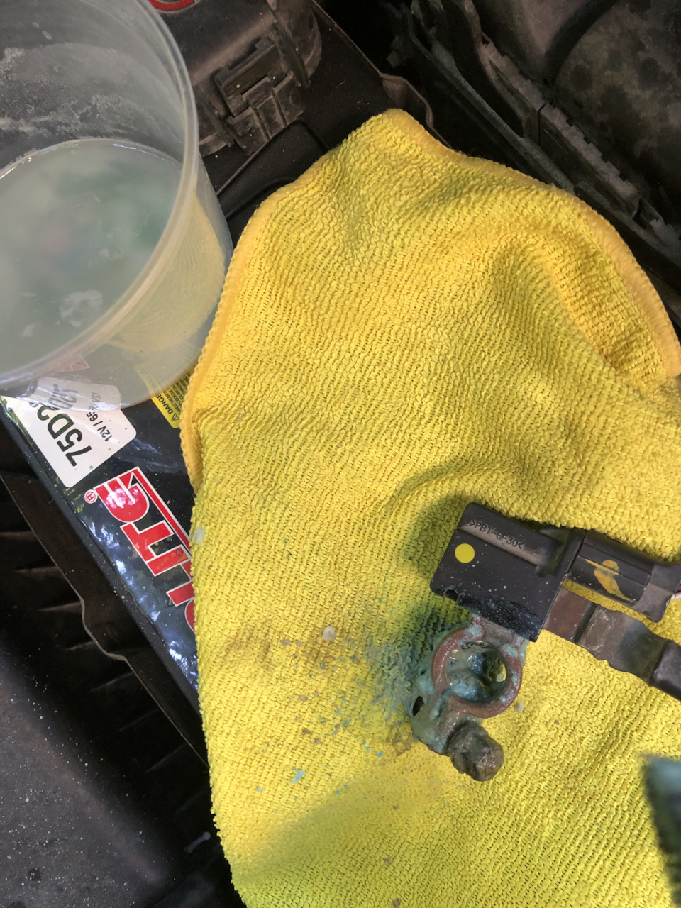 Клемму по рекомендации почистил содовым раствором и смазал — KIA Sportage (3G)