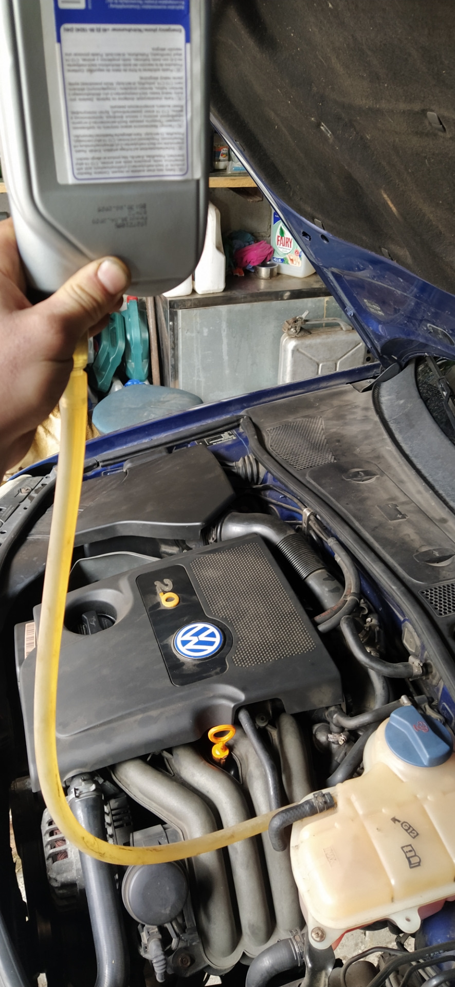 Замена масла в мкпп. — Volkswagen Passat B5, 2 л., 2002 года | своими ...