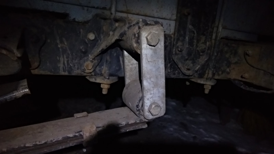 Самодельны серьги на задние рессоры. — ГАЗ Газель, 2,5 л, 1996 года ...