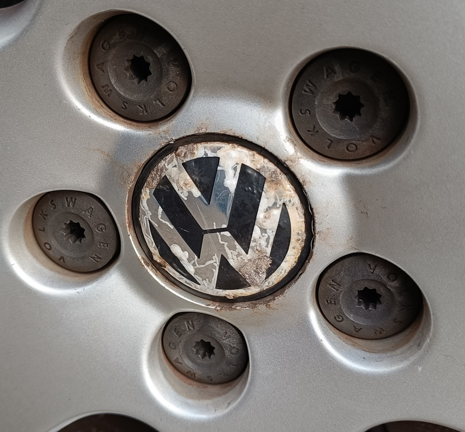 Меняем колпачки — Volkswagen Polo Mk4F, 1,4 л, 2008 года | стайлинг ...