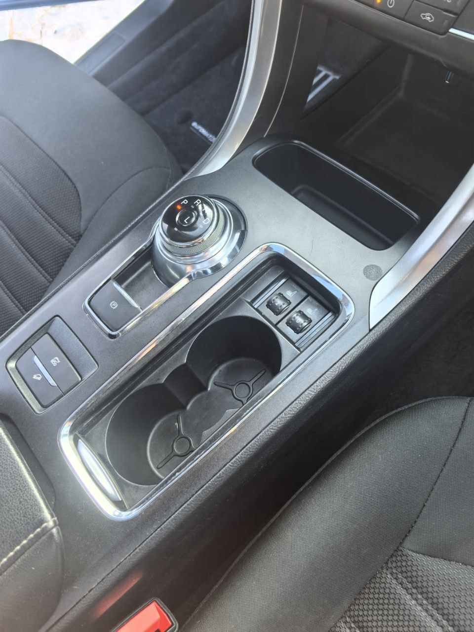 Главное функционально, гармонично и не выглядит инородно — Ford Fusion (America) (2G)