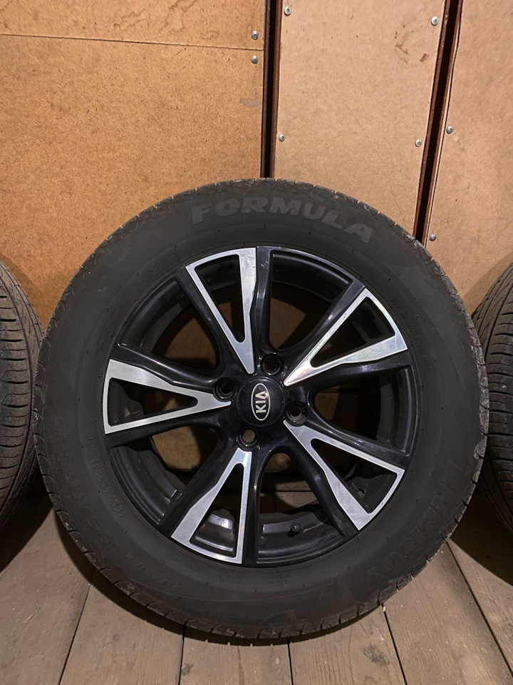 Шины летние Pirelli 185/65 R15, литые диски Neo 6Jx15 ET46 4x100 на KIA ...
