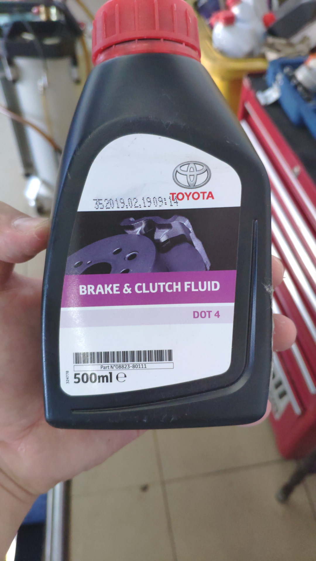 Brake fluid — Toyota Camry (XV50), 2,5 л, 2014 года плановое ТО DRIVE2
