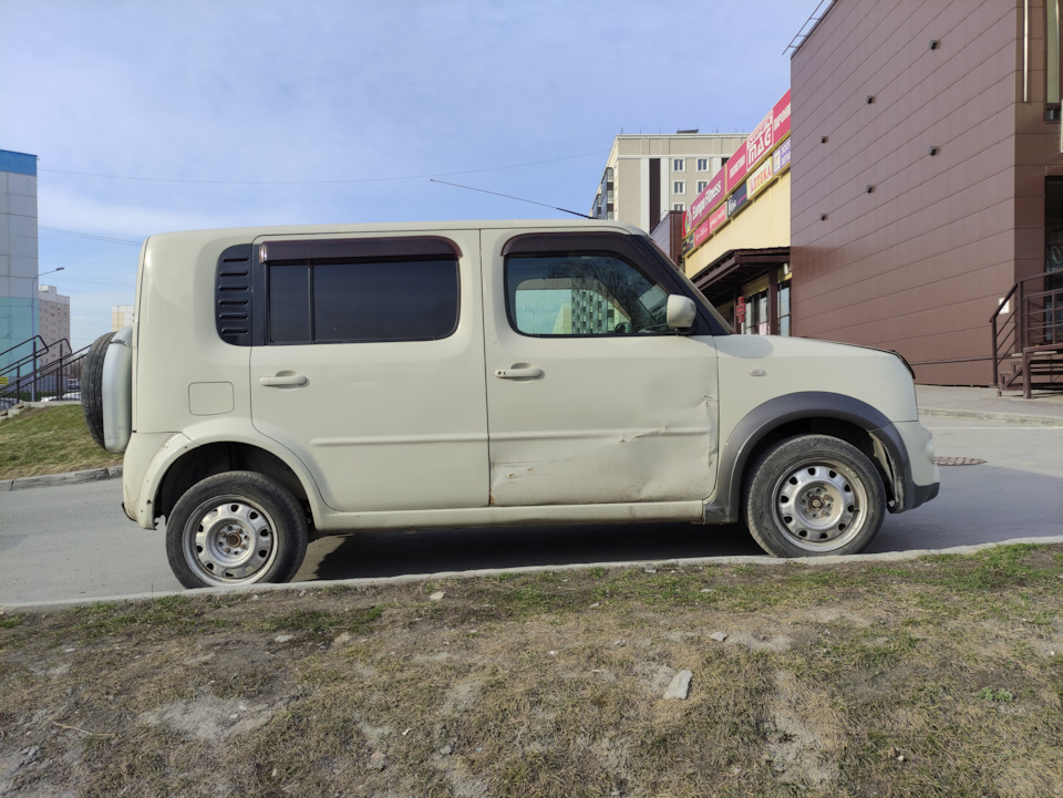 От земли, до поддомкратника — 26-27см. Около заднего колеса 28. — Nissan Cube II