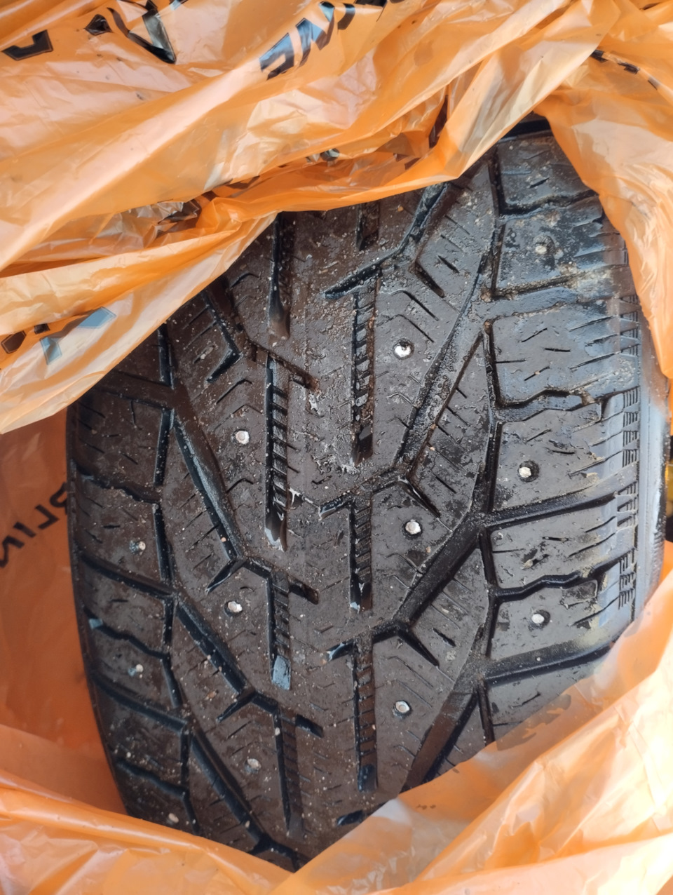 Замена зимней резины на зимнюю в конце сезона — Volkswagen Jetta V, 1,6 ...