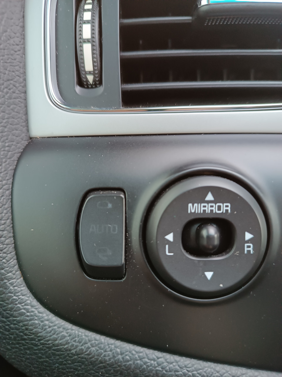 Снимается ли кнопка складывания зеркал? — KIA Ceed SW (2G), 1,6 л, 2014 ...