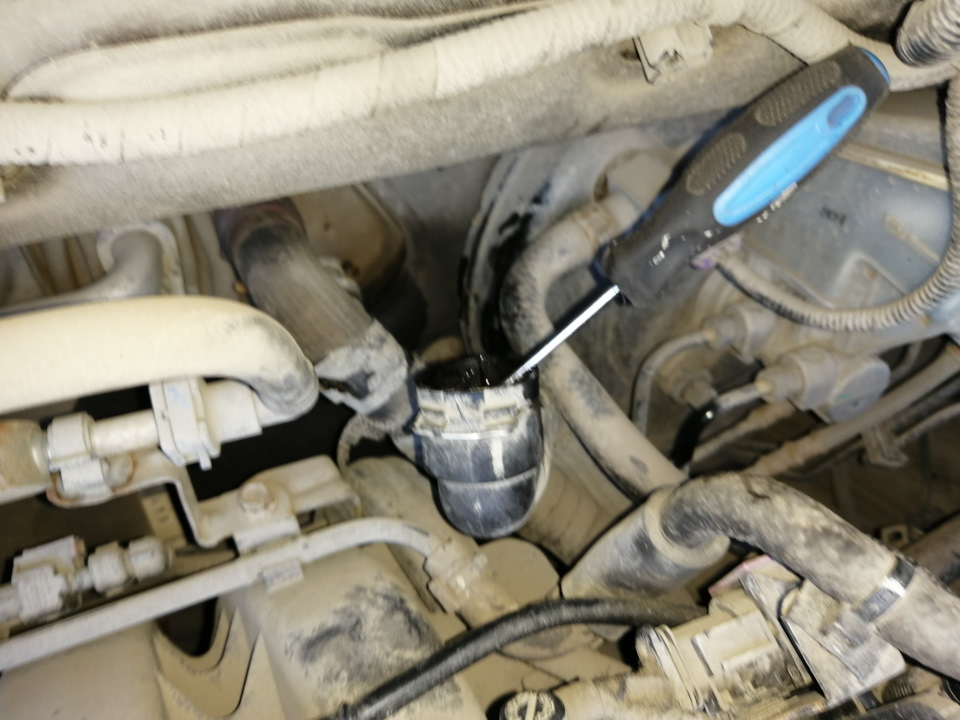 Замена уплотнительного кольца фитинга обогревателя. Промах — Opel Mokka ...