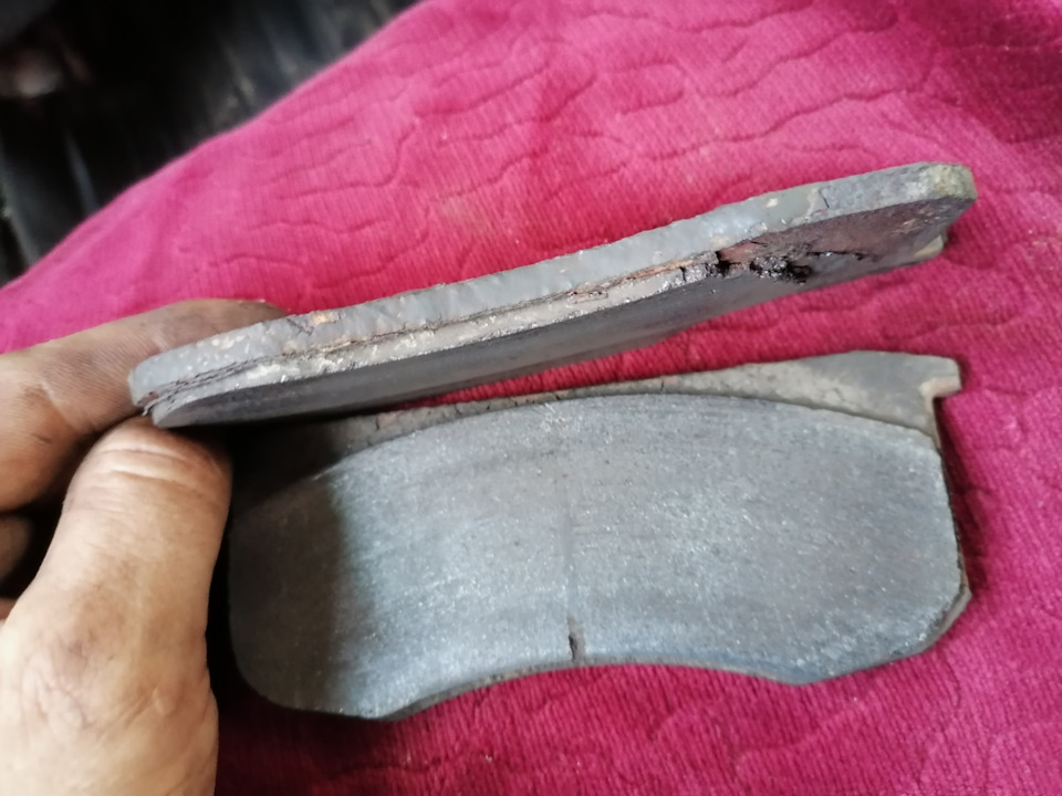 Замена передних тормозных колодок +смазка направляющих — УАЗ Patriot, 2 ...