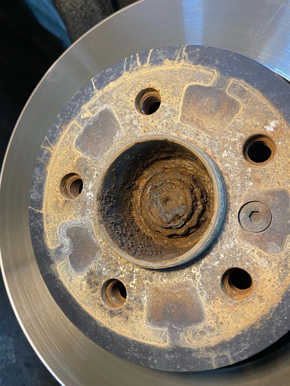 Замена заднего наружнего пыльника шрус — BMW X3 (E83), 3 л, 2005 года ...