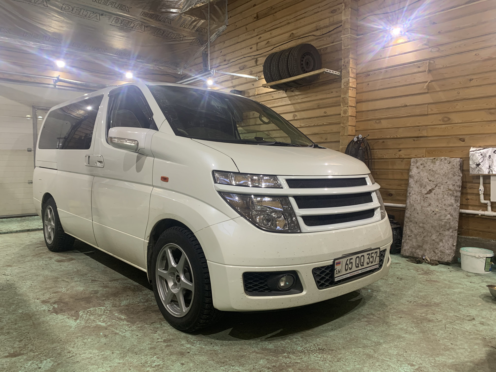 Nissan elgrand 51. Nissan Elgrand e51. Ниссан Эльгранд 51. Ниссан Эльгранд 3.5. Nissan Elgrand 2002.