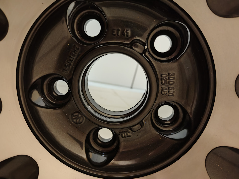 Литые диски Volkswagen 8,5Jx18 ET45 5x112 на Volkswagen Passat CC ...