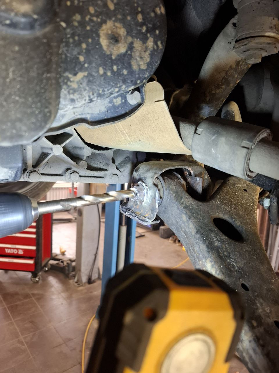 5. Сверлим — Ford Focus Hatchback II