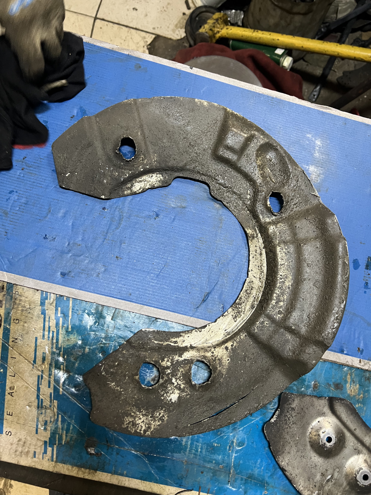 Замена защитного кожуха тормозного диска — BMW 7 series (F01/02), 4,4 л ...