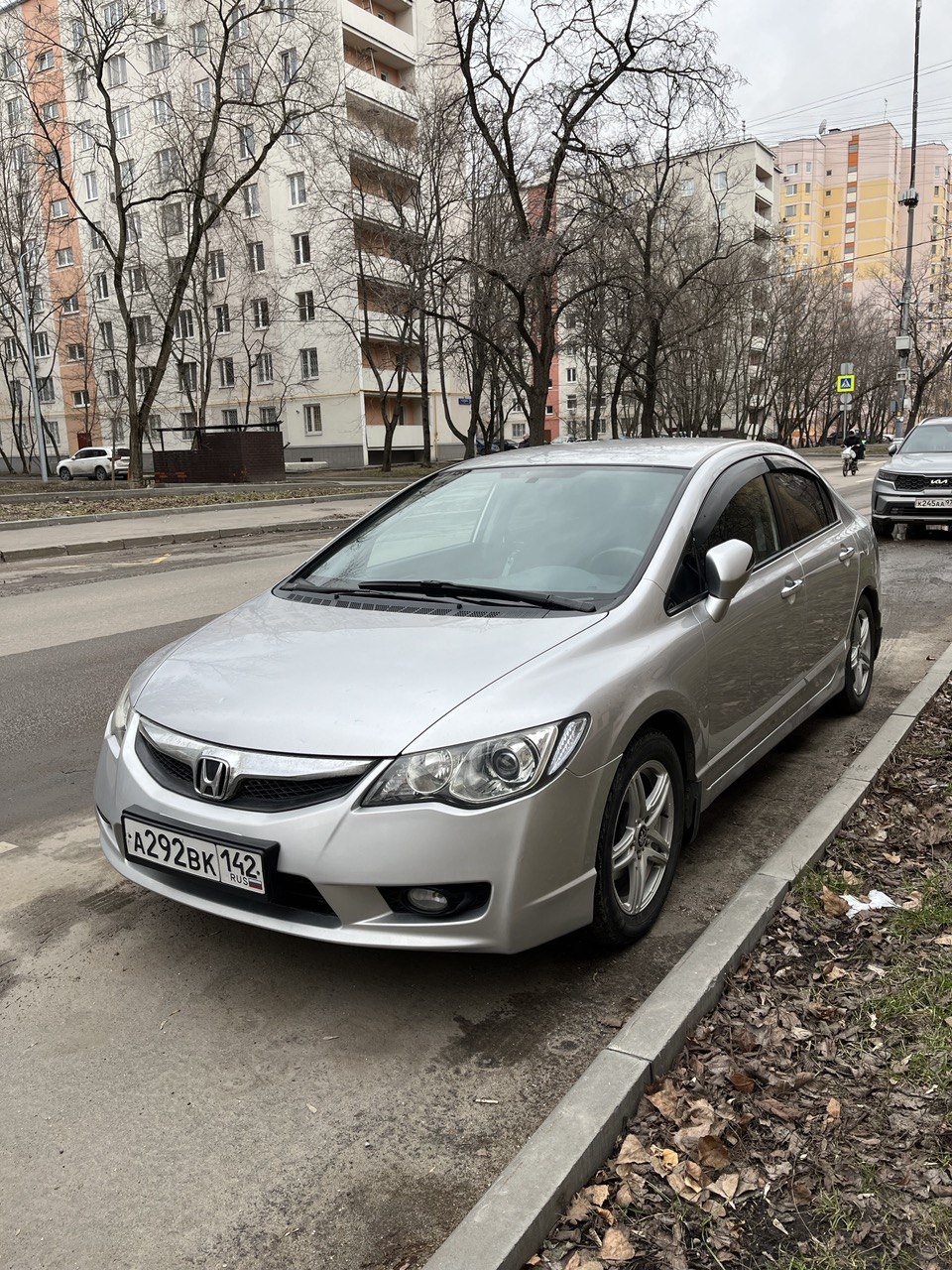 Скрип заднего правого колеса, неожиданное решение — Honda Civic 4D (8G),  1,8 л, 2008 года | прикол | DRIVE2