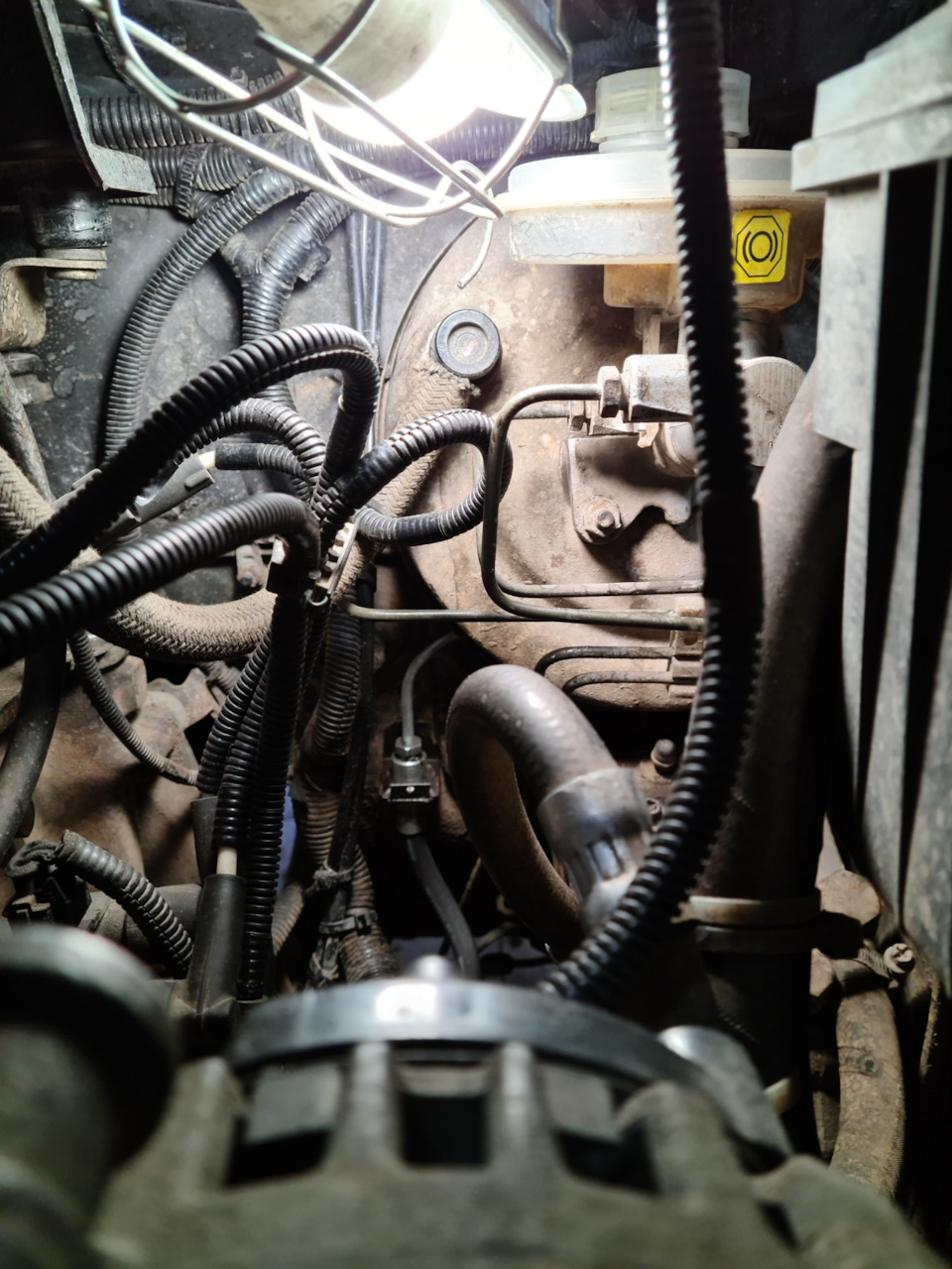 Как открутить шланг сцепления на ниве - 94 фото