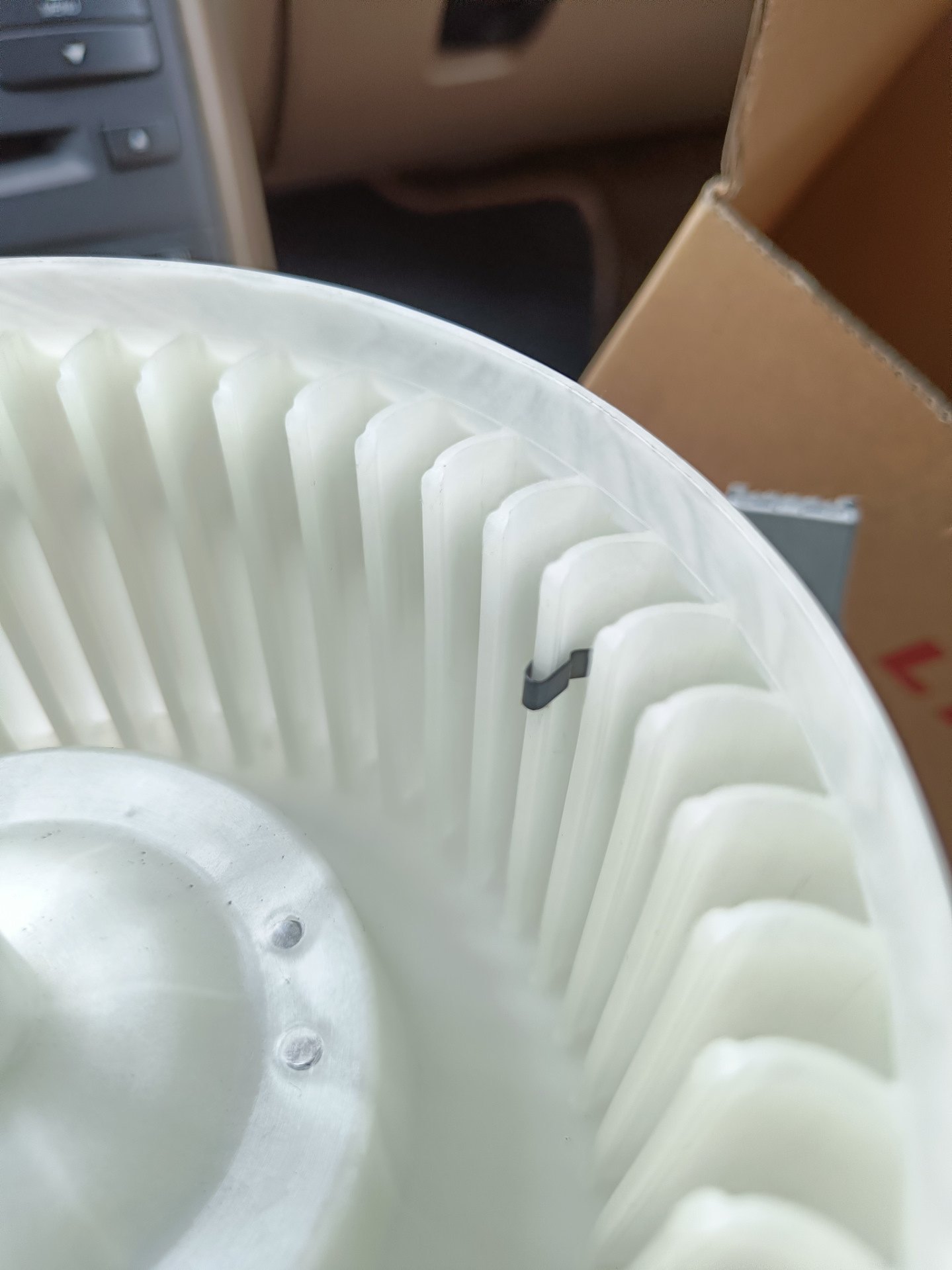 Замена вентилятора печки — Volvo XC90 (1G), 3,2 л, 2012 года | своими ...