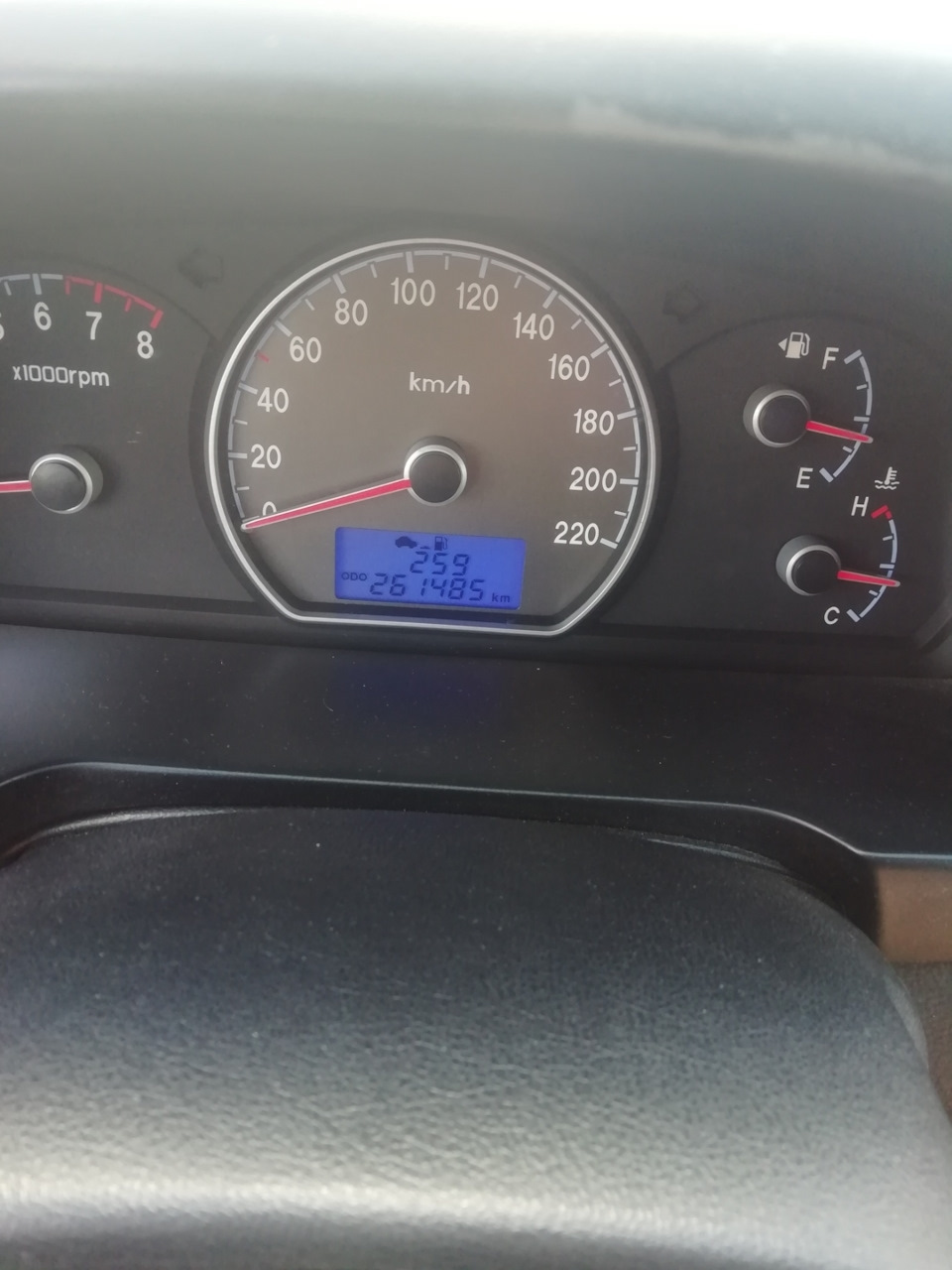 Приспособа для прокачки тормозов и почерневшее масло — Hyundai Elantra ...