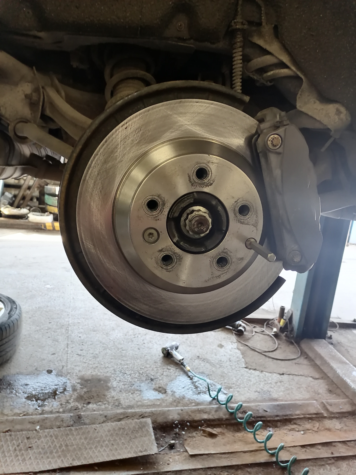 Притирка и калибровка задних тормозных дисков и колодок, а также ...