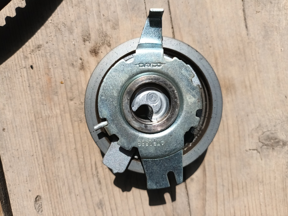 натяжной с этого комплекта начал сдаваться… — Volkswagen Amarok