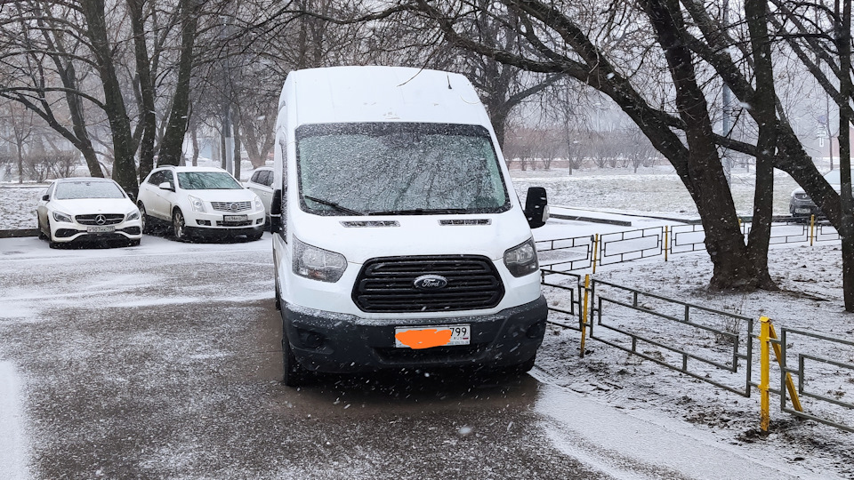 Ford transit 2014 салон. Водитель на форд москва. Форд транзит полиции 2021. Наши водители. Водитель форд транзит.