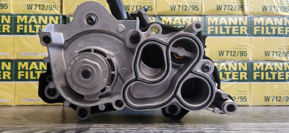 Помпа в сборе VAG 1,4 04E121600CS на Volkswagen Tiguan (2G), Volkswagen ...