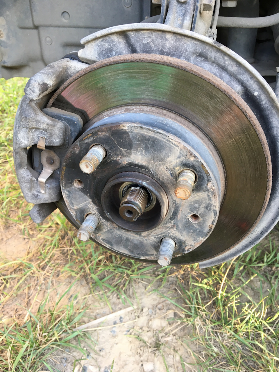 Замена переднего левого наружнего ШРУСа — Daihatsu Mira (L275, L285), 0 ...