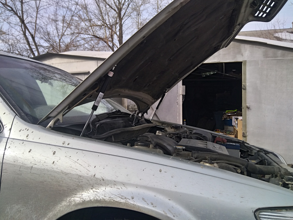 Упоры капота — Toyota Mark II Qualis, 2,5 л, 2000 года | своими руками ...