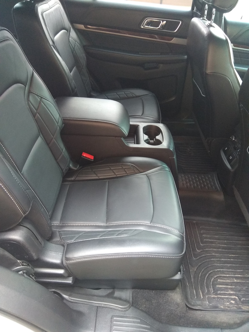 Фото в бортжурнале Ford Explorer (5G)