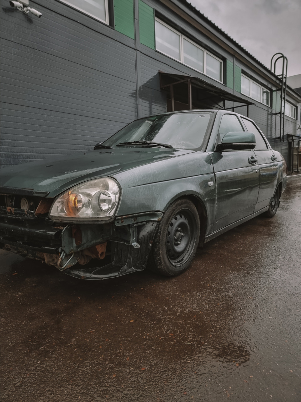 Покраска. Первая покупка кузовных деталей. Загнали в бокс. — Lada Приора  седан, 1,6 л, 2009 года | кузовной ремонт | DRIVE2