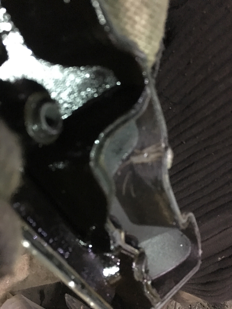 Чистка вентиляции картера (ВКГ), установка электропомпы — Mercedes-Benz ...