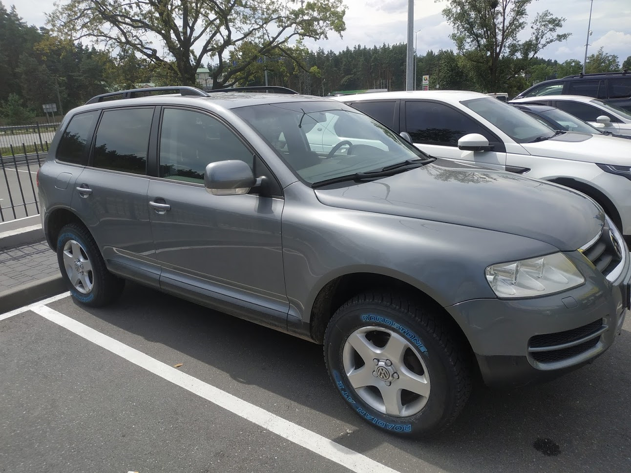 АТ резина Roadstone Roadian A/T 2 245/65 R17 — Volkswagen Touareg (1G ...