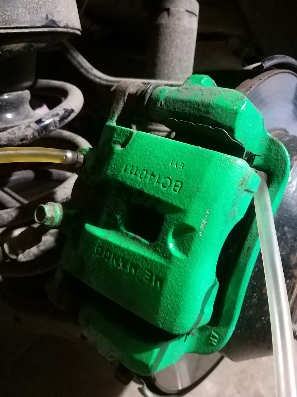 Чистим. Ключ на 10. Ослабил, слил, закрутил. — KIA Sorento (2G)