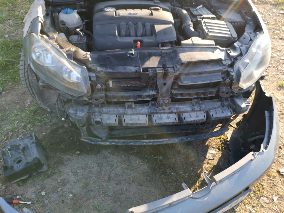 Замена бачка омывателя и форсунок лобового — Volkswagen Golf Mk6, 1,6 л ...