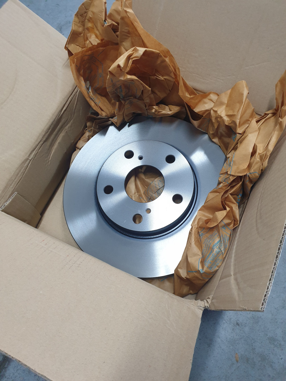 Заменил все тормозные диски, колодки, стойки стабилизатора + очередное ...