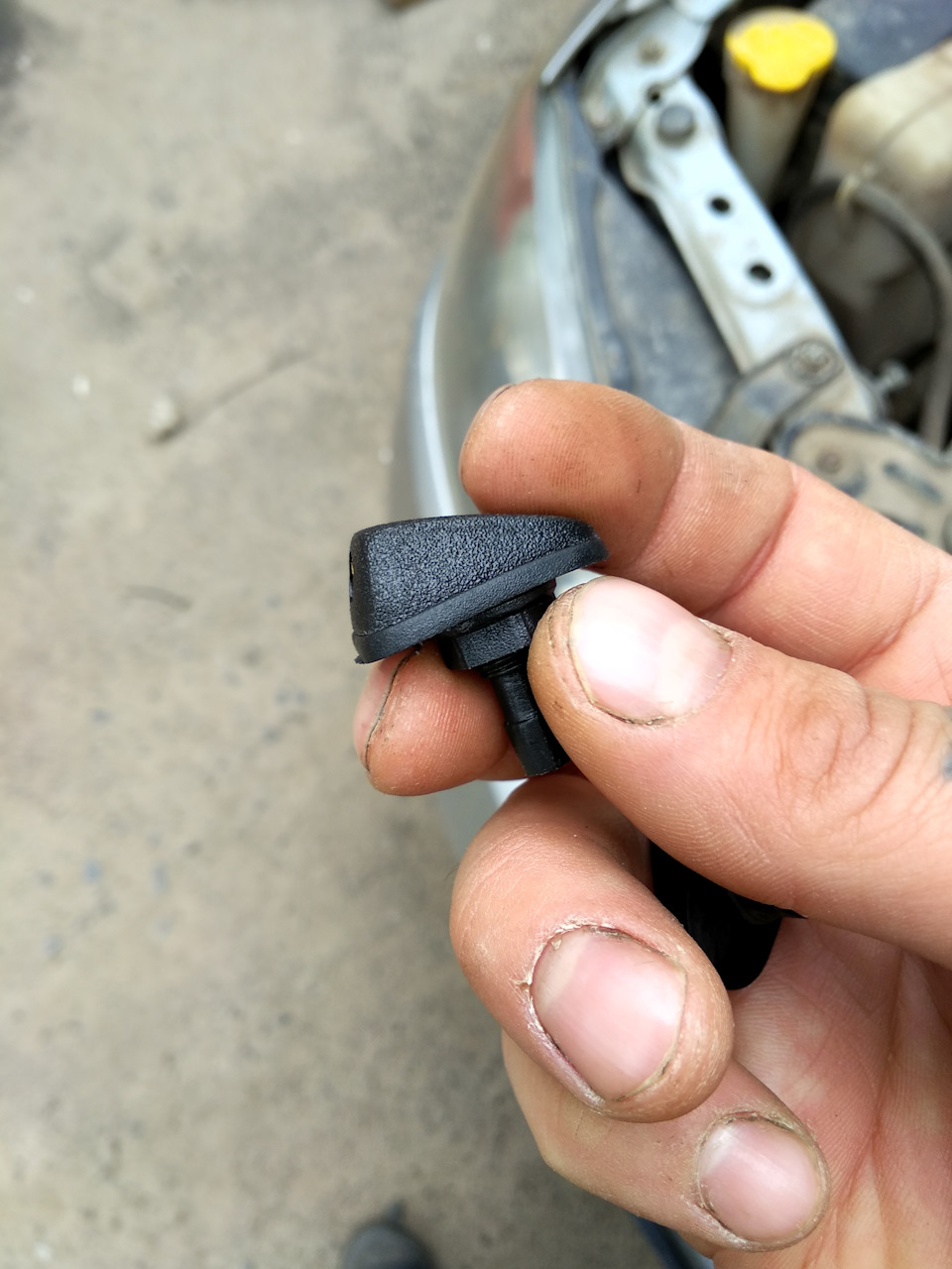 Веерные форсунки омывателя — Nissan Almera II (N16), 1,5 л, 2005 года ...