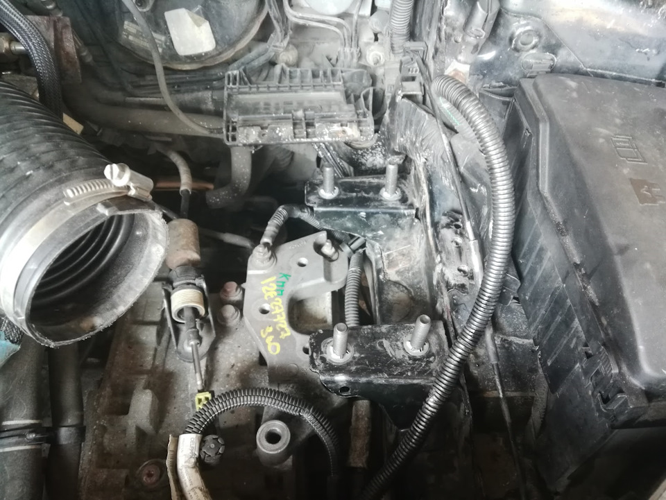 Болты с пружинными шайбами — Ford Mondeo IV