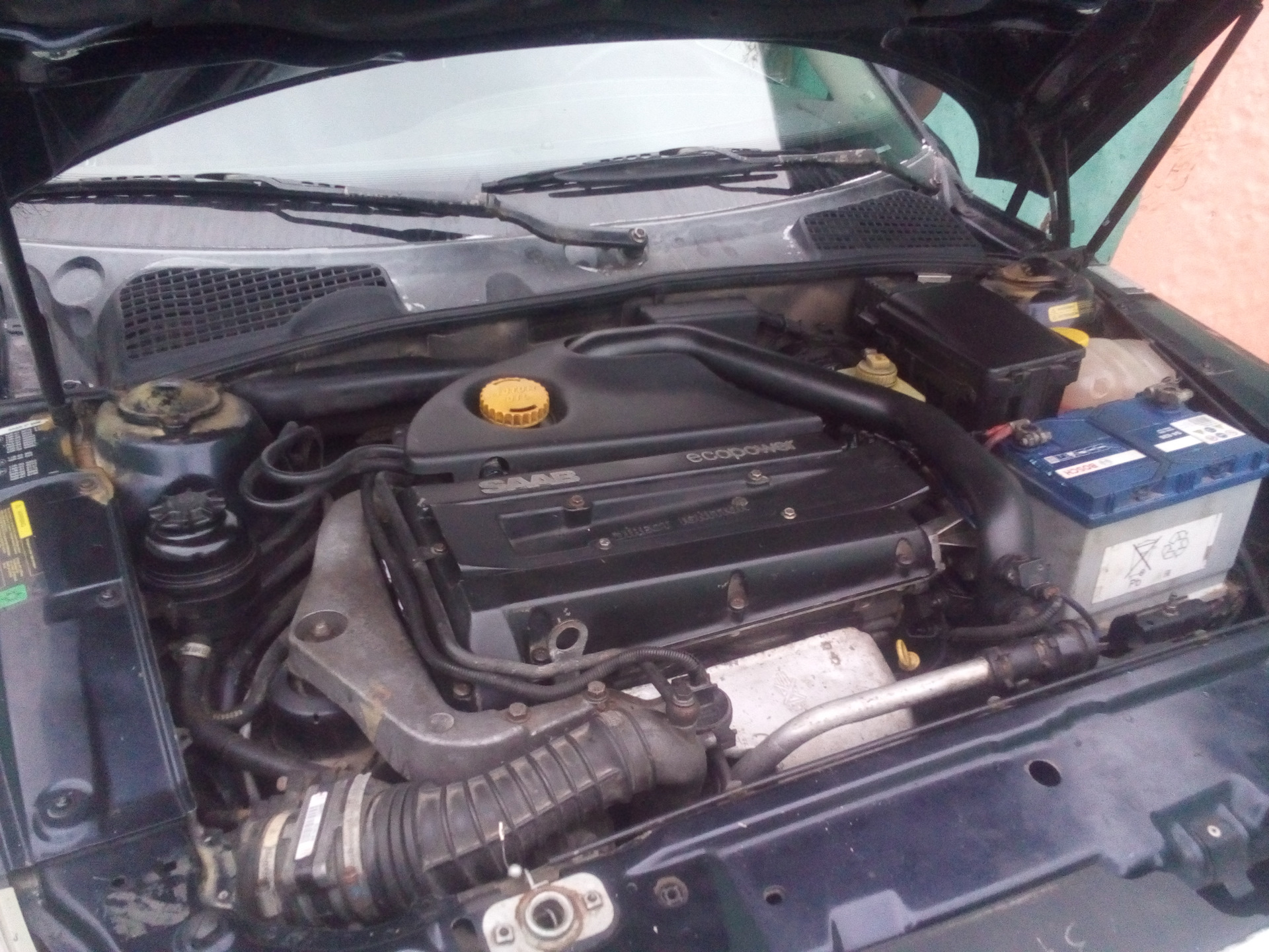 Замена прокладки клапанной крышки и установка успокоителя цепи. — Saab ...