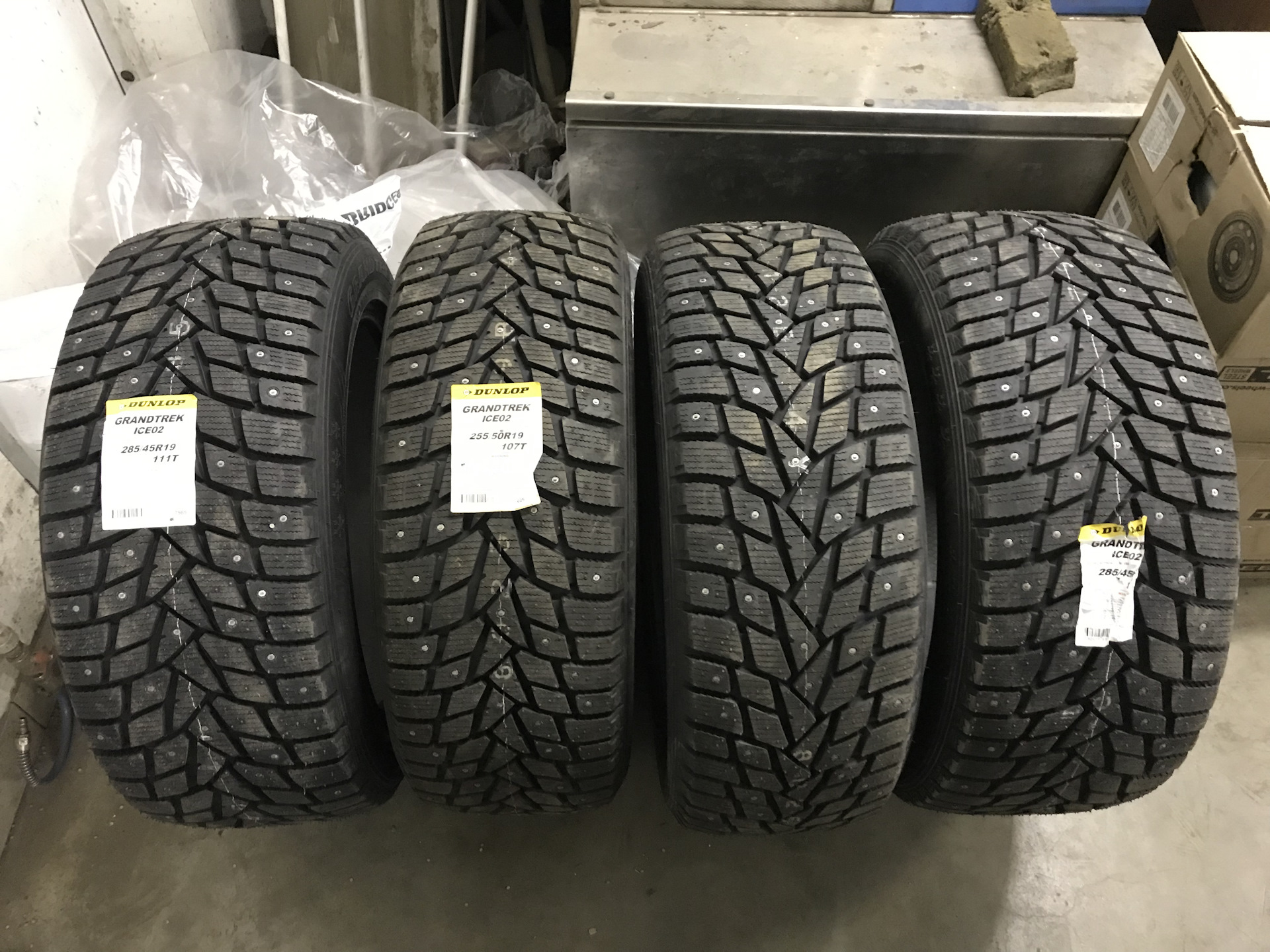 Зимние шины 285 45 r19. Dunlop Ice 02. Данлоп грандтрек айс 2. Dunlop Grandtrek Ice. Dunlop Grandtrek Ice 03.