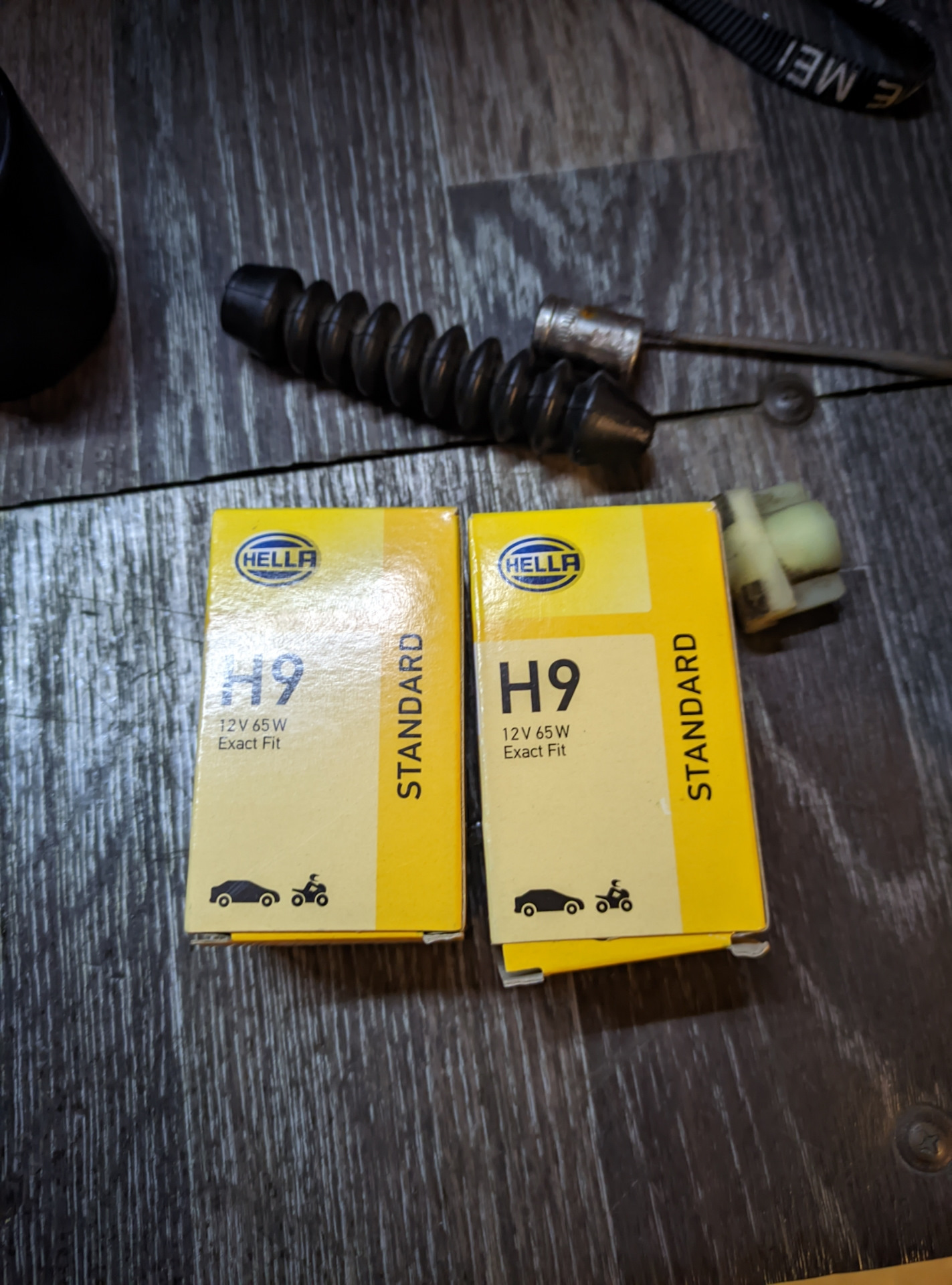 Лампы в туманки H9, замена колодки противотуманных фар и ламп габаритов ...