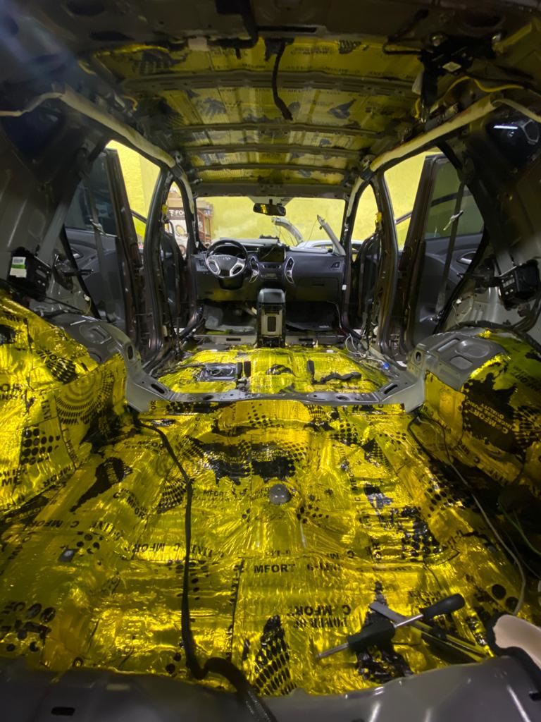 Шумоизоляция крыши, пола и багажника — Hyundai ix35, 2 л, 2013 года ...