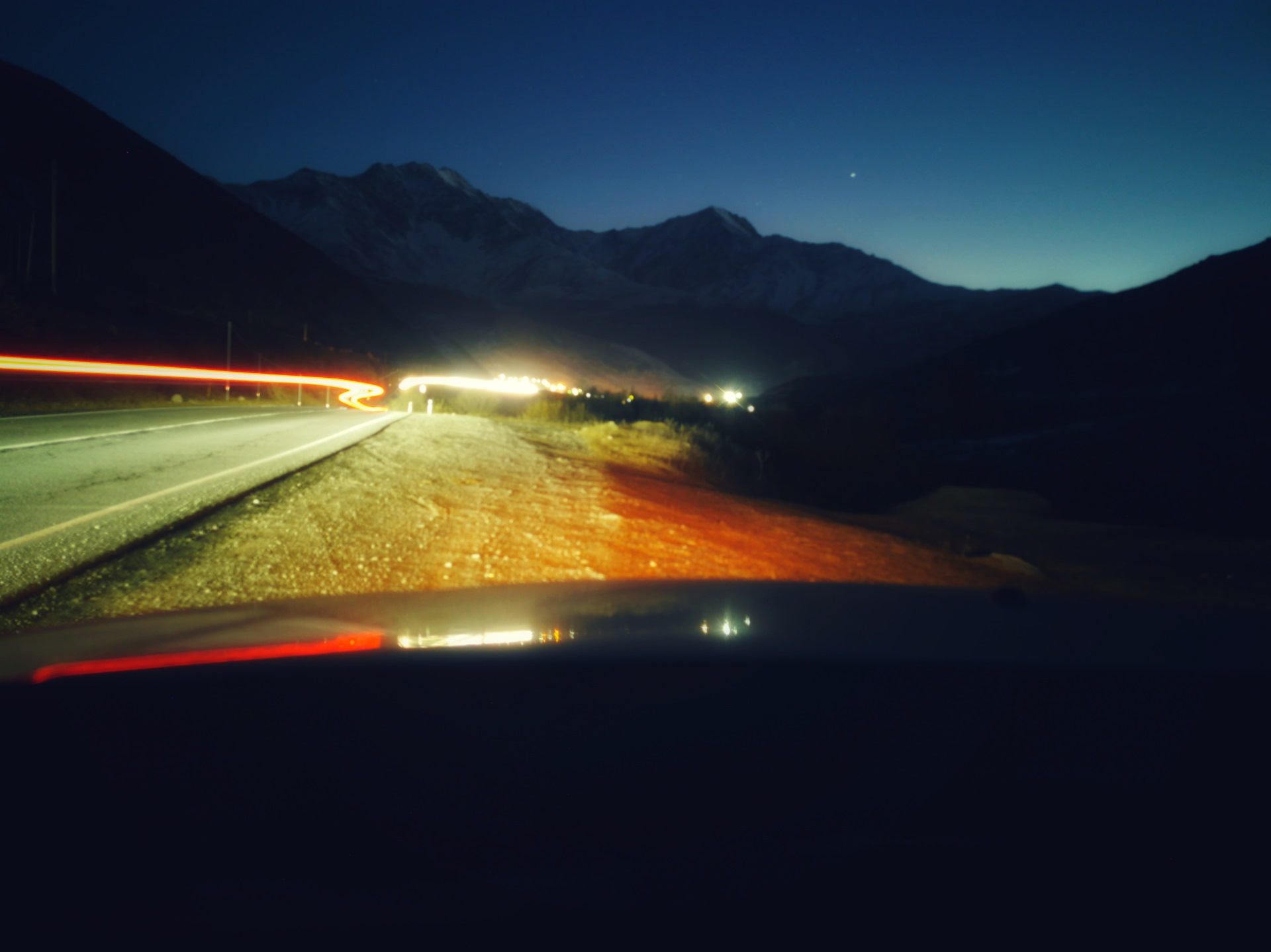 Включи ка свет. Горы ночью. Постельные горы ночью. Mountain Night Driving.