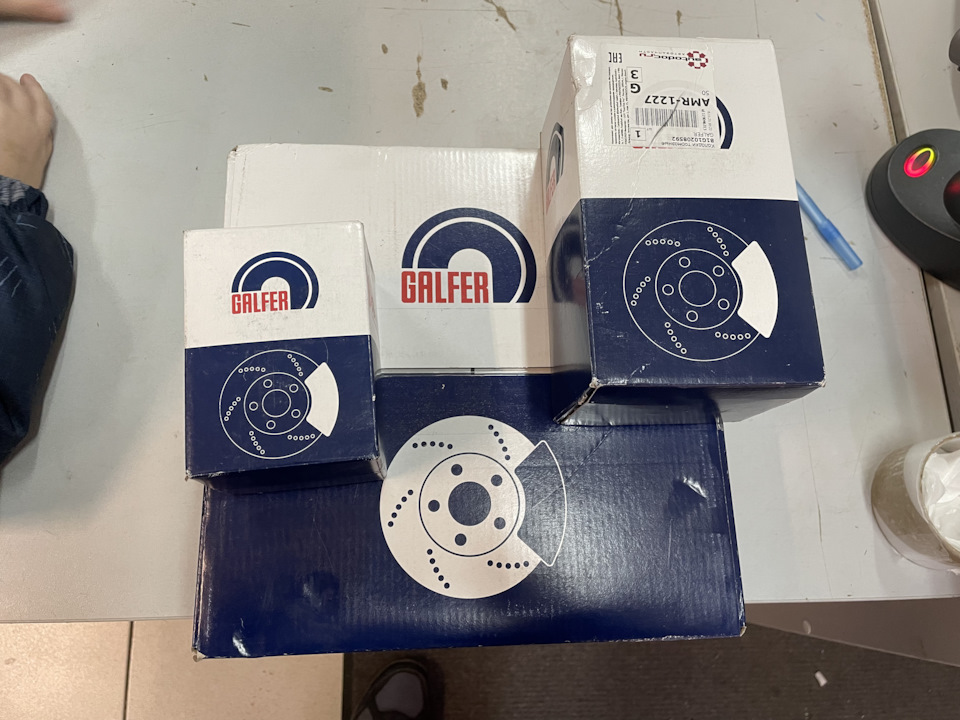 Ремонт # 21. Повторная замена передних тормозных дисков и колодок ...