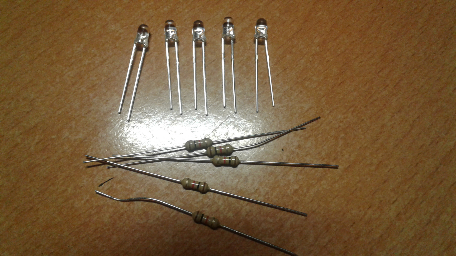 Резистор для светодиода 5в. Формула расчёта сопротивления резистора для светодиодов. Цоколевка светодиодов. Резистор для светодиода 12в подключение. Резистор на светодиод 3в.